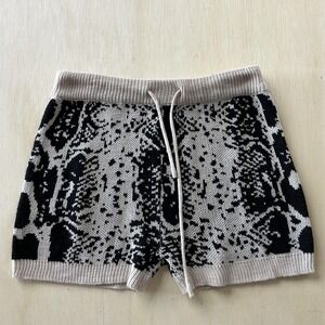 Full Circle Trends Shorts Womens Large Black Animal Print Sweater Knit Lounge